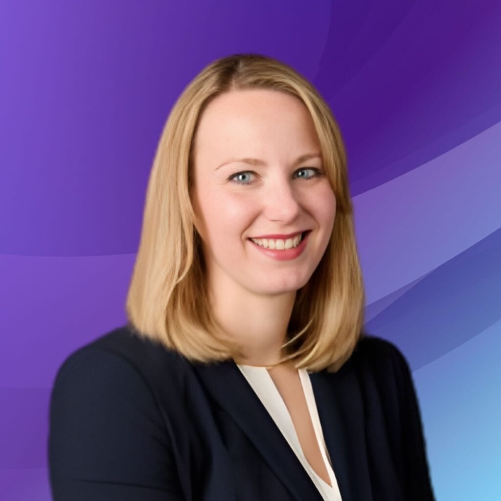 tracey ullom headshot
